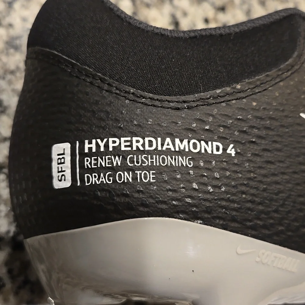 NIKE HYPERDIAMOND 4 PRO SOFTBALL WOMEN'S CLEATS. SIZE 11.5 CZ5920-010